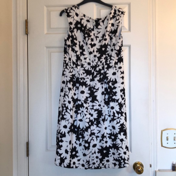 BNWT Jones Studio B/W Floral Print Dress - Picture 2 of 8
